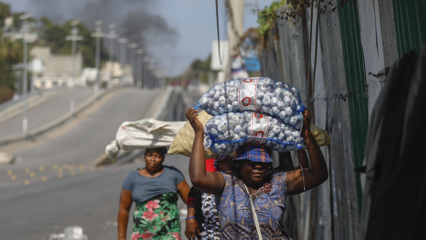 4 милиона души са изправени пред „остра продоволствена несигурност“ в проблемния Хаити, казва служител на агенцията по храните на ООН