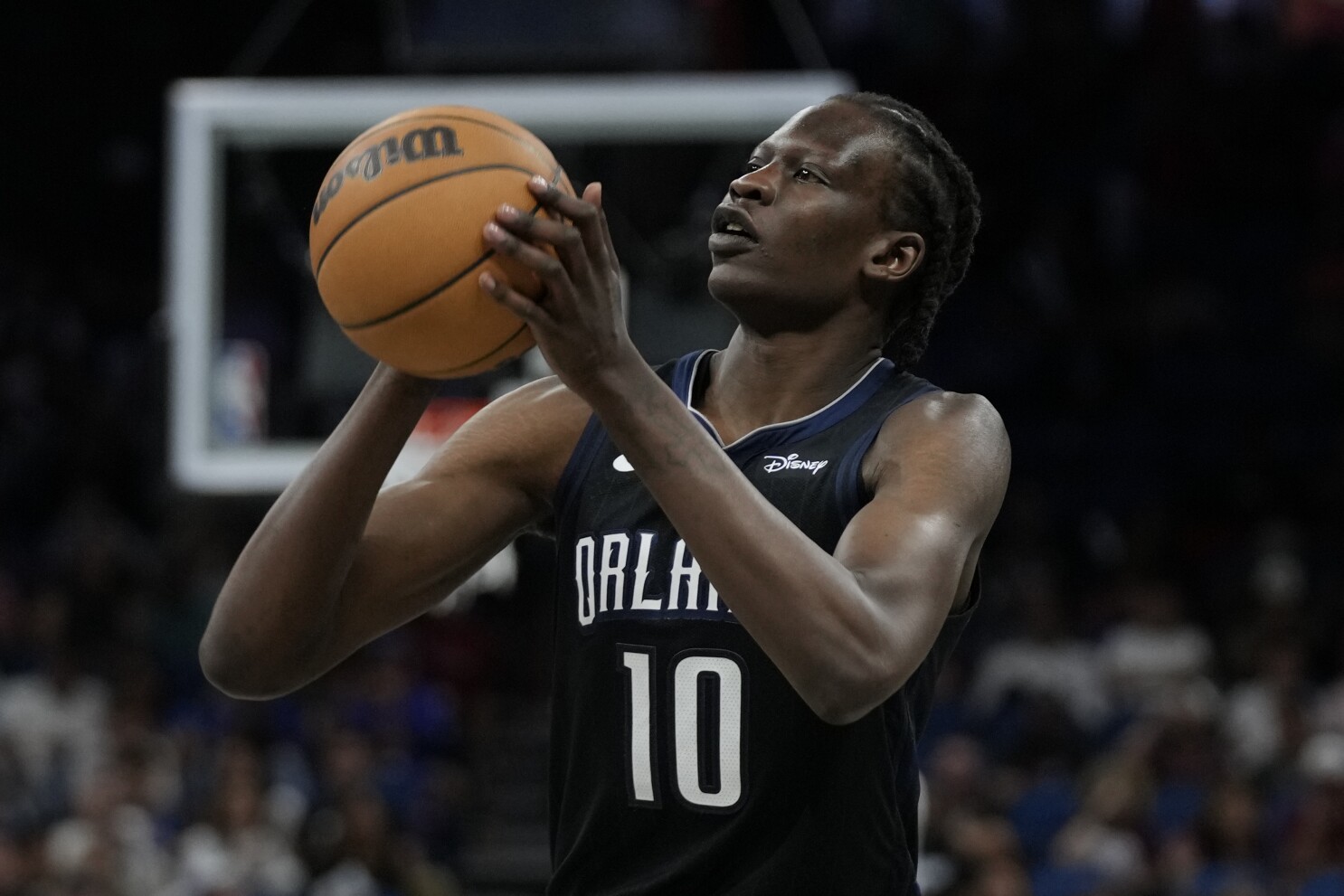 Suns trade Payne to Spurs, sign Bol Bol to 1-year contract, AP