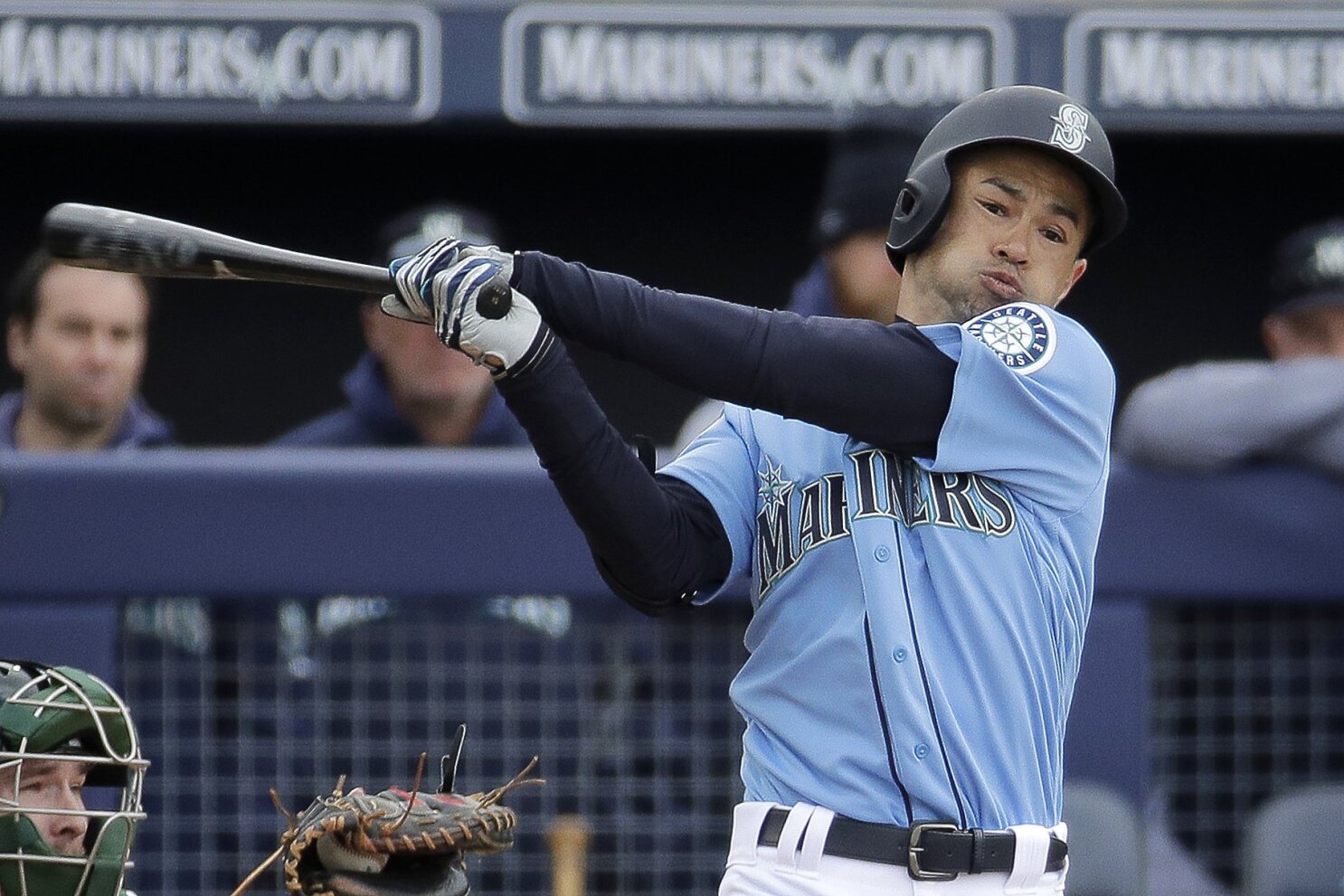 Reactions around baseball on Ichiro Suzuki