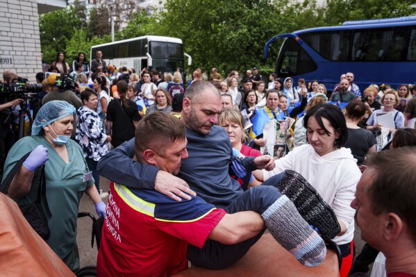 Medical workers move an injured Ukrainian soldier on a stretcher after returning from captivity during a POWs exchange between Russia and Ukraine, in Chernyhiv region, Ukraine, Saturday, May 24, 2025. (AP Photo/Evgeniy Maloletka)