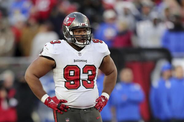 Bucs agree to 1-year deal with Pro Bowl DL Akiem Hicks