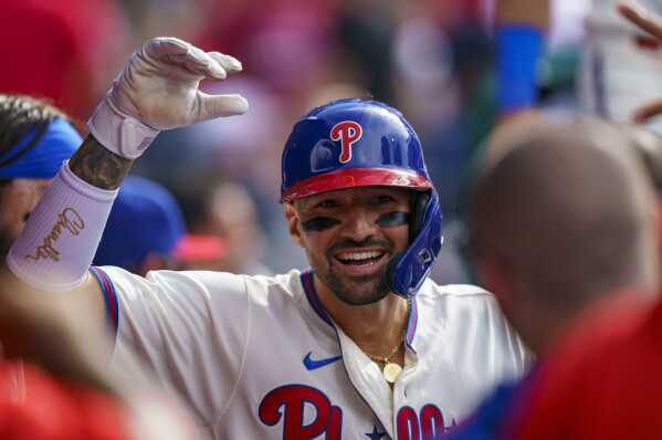 Phillies celebrate 8th pennant with ring ceremony before matinee