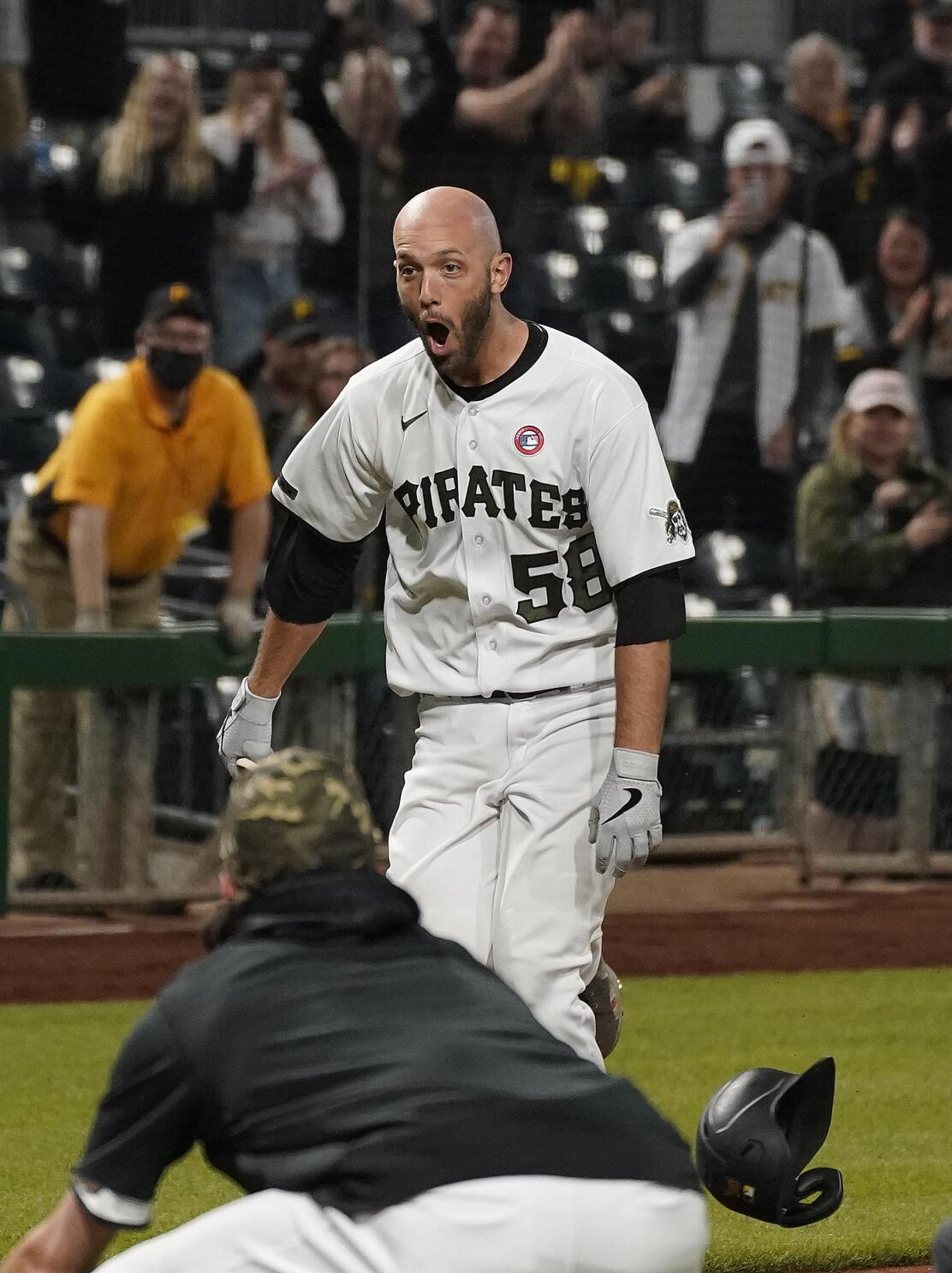 Alex Wood, Mauricio Dubon lead Giants to 3-1 win over Rangers