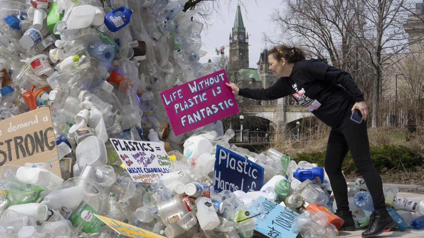 プラスチック汚染をなくすための条約の交渉が進んでいる
