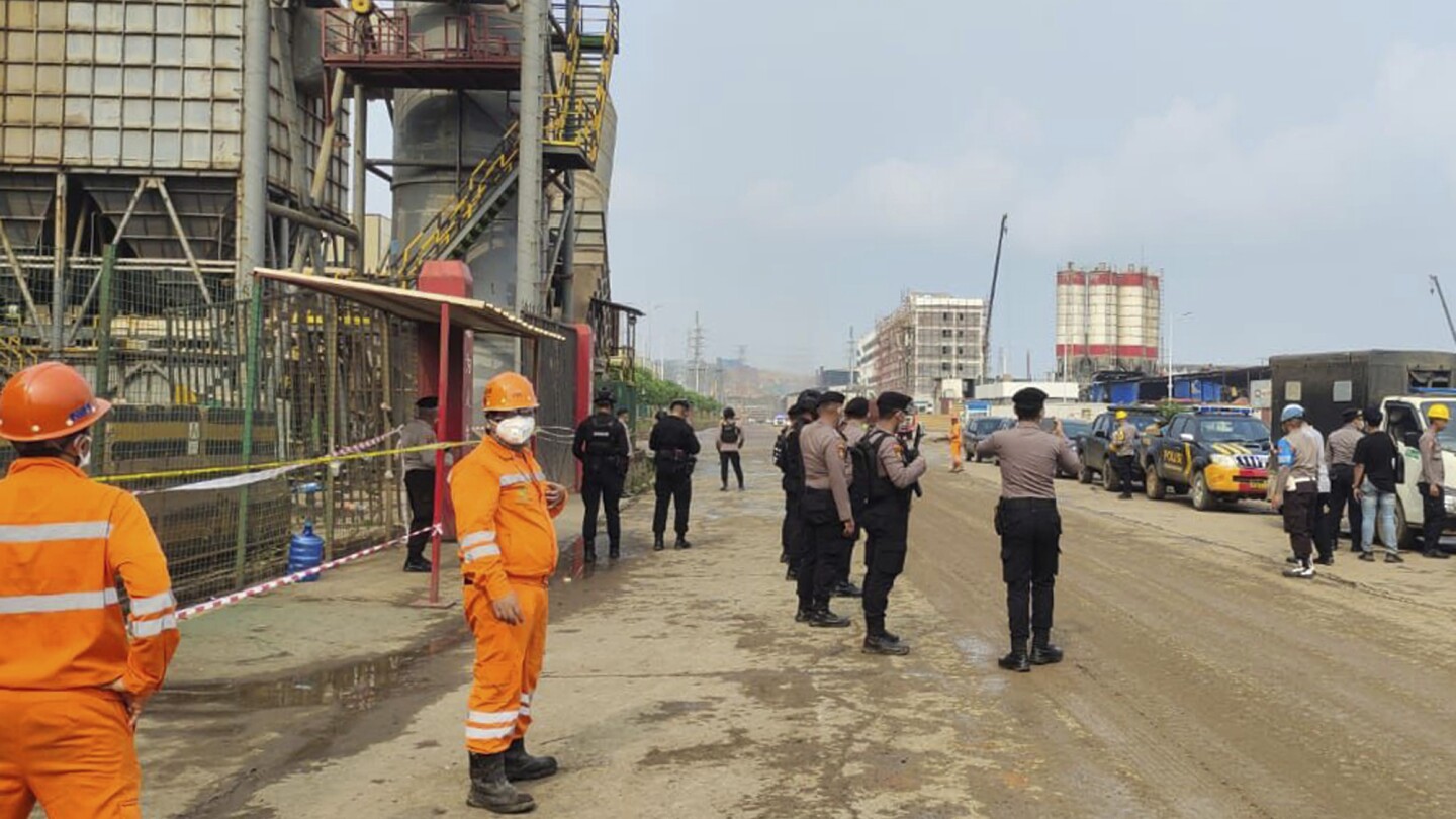 Броят на загиналите нарасна до 18 при експлозия в пещ в завод за никел, притежаван от Китай в Индонезия