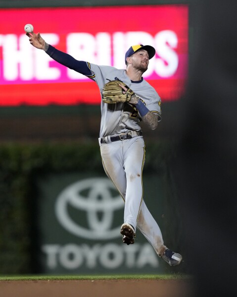 Brewers look to continue 9-game win streak against the Cubs