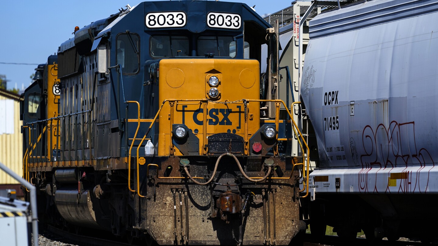 Товарните железопътни линии трябва да поддържат екипажи от двама души, според ново федерално правило