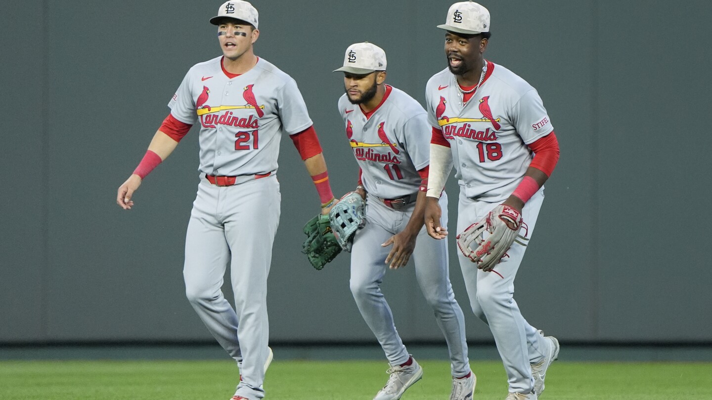 Walker homers and Mikolas pitches streaking Cardinals to 1-0 win over Royals