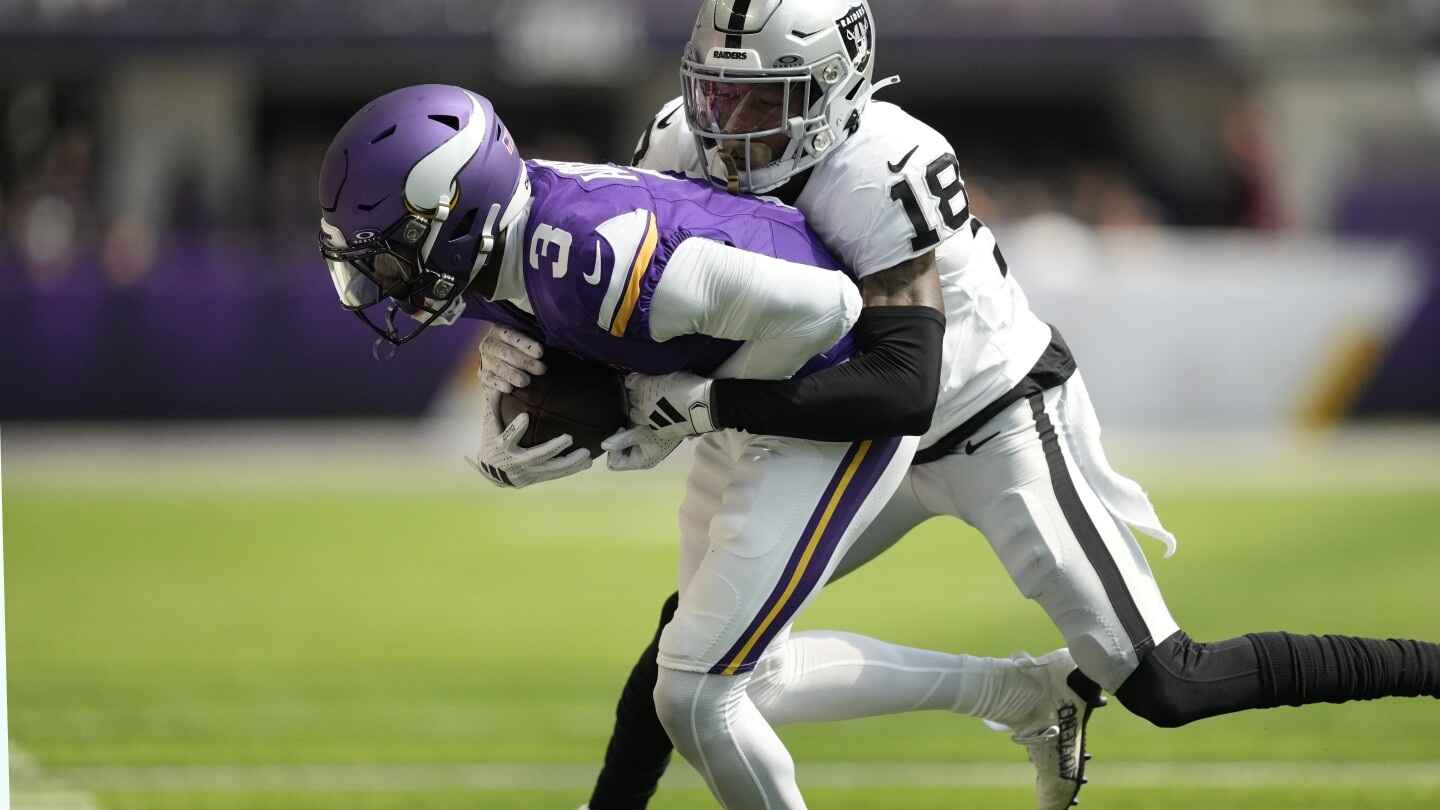 Vikings WR Джордан Адисън нарани глезена по време на съвместна тренировка с Браунс