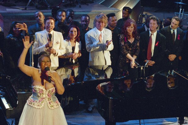 
              FILE - In this April 28, 1993 file photo, Aretha Franklin, foreground left, performs in the finale of "Aretha Franklin: Duets," an AIDS benefit concert for the Gay Men's Health Crisis in New York, as singers Smokey Robinson, background from left, Gloria Estefan, Rod Stewart, Bonnie Raitt and actors Dustin Hoffman and Robert De Niro look on. Franklin died Thursday, Aug. 16, 2018 at her home in Detroit.  She was 76. (AP Photo/Ron Frehm, File)
            