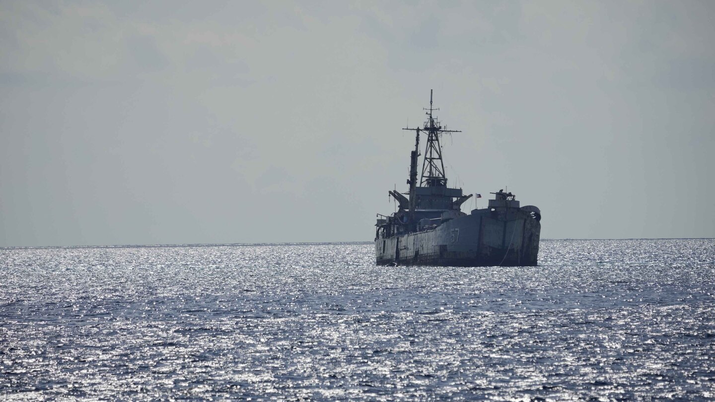 Mar de China Meridional: un barco chino choca con un barco de suministros filipino cerca de las islas Spratly