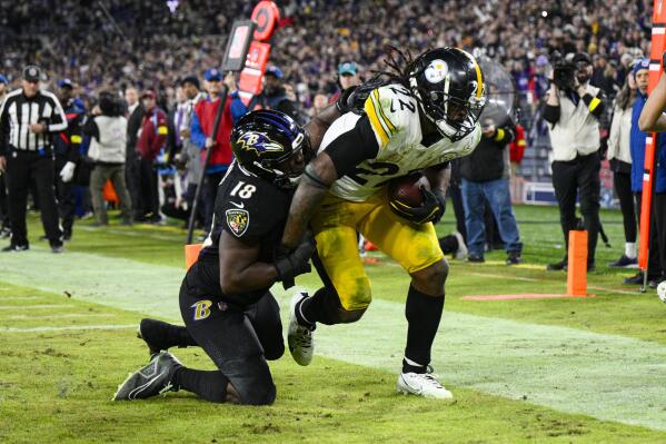 Pittsburgh Steelers running back Najee Harris (22) makes a catch for a touchdown over Baltimore Ravens linebacker Roquan Smith (18) in the second half of an NFL football game in Baltimore, Fla., Sunday, Jan. 1, 2023. (AP Photo/Nick Wass)