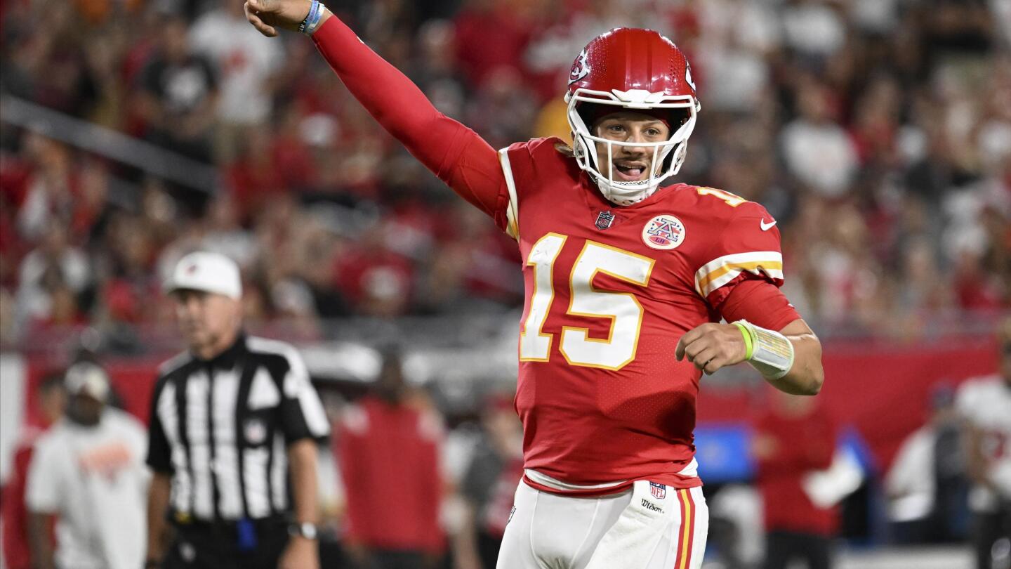 Patrick Mahomes' Best Plays from 3-TD Game in Week 3