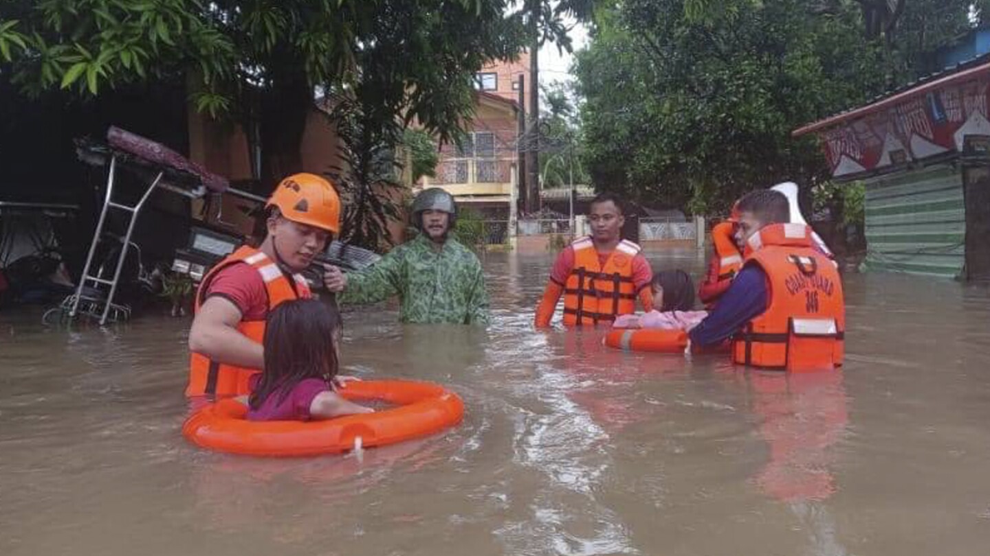 Typhoon causes seven fatalities and forces thousands to evacuate in the Philippines