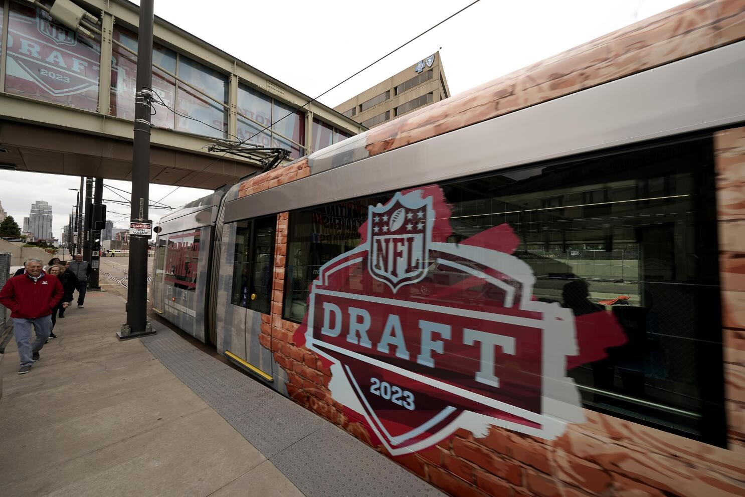 NFL Draft '22: Excitement builds on the Las Vegas Strip ahead of Day 1 of  draft