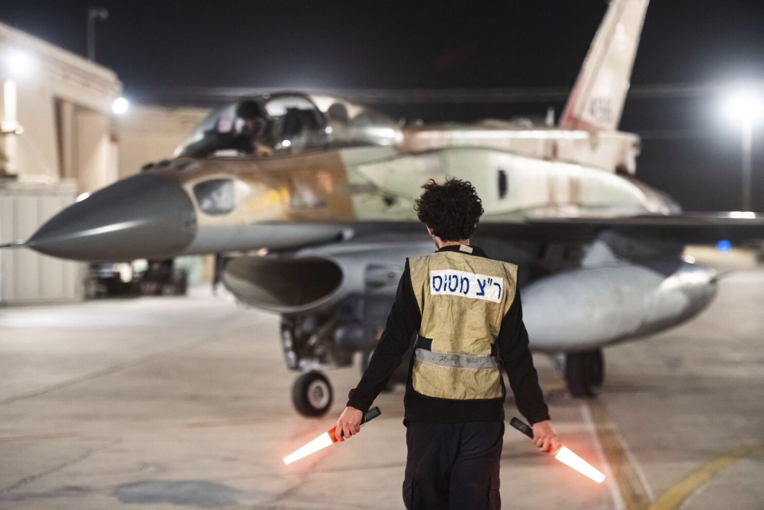 Israel tấn công Iran bằng các cuộc không kích trả đũa