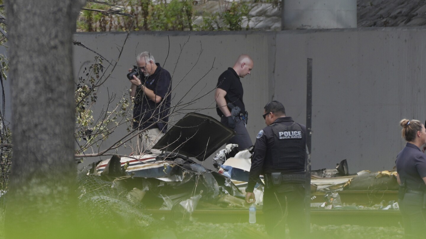 3 people killed and 1 injured when plane crashes in South Florida near a major highway
