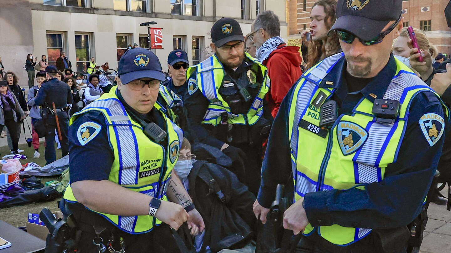 Atualizações ao vivo de protestos universitários: UCLA cancela aulas;  300 pessoas presas em Nova York