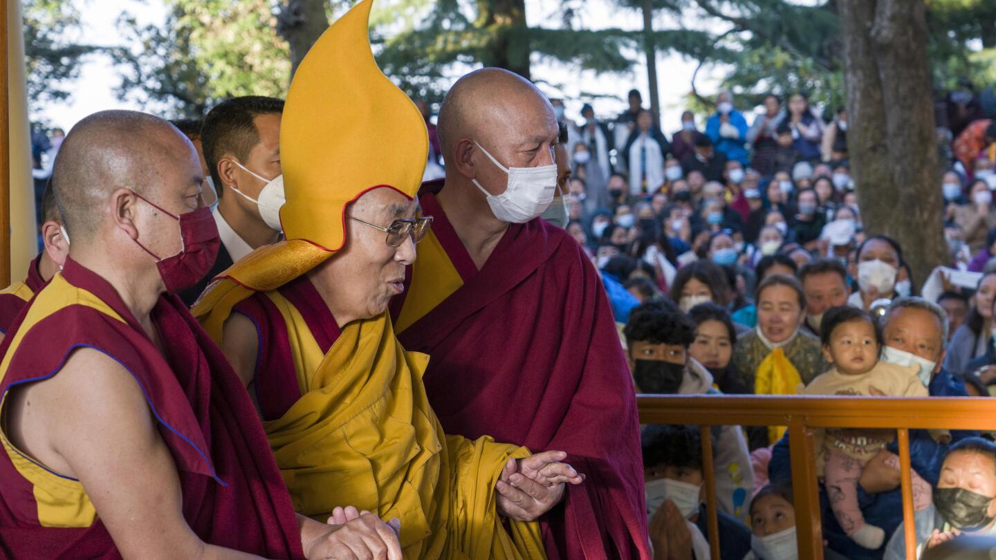 Dalai Lama apologizes after video shows him kissing boy