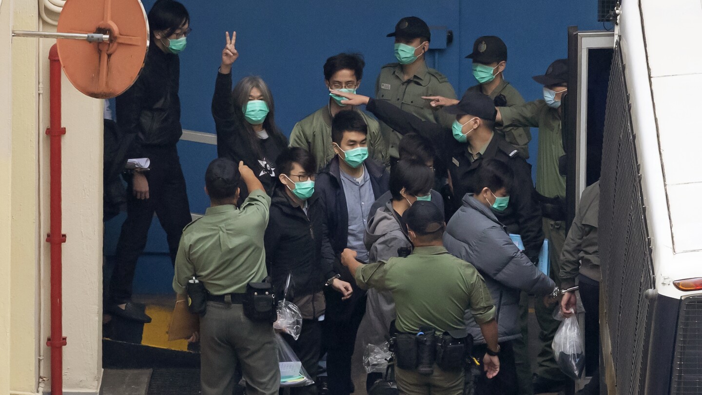 Как първични избори доведоха до арестуване на активисти по най-голямото дело за националната сигурност в Хонконг