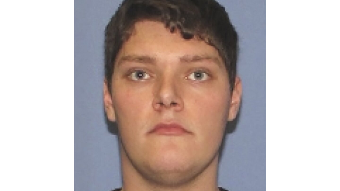 Ohio gunman's ex-classmates decry missed chances to stop him