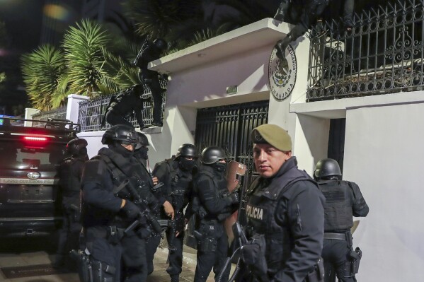 Police break into the Mexican embassy in Quito, Ecuador, Friday, April 5, 2024. The raid took place hours after the Mexican government granted former Ecuadorian Vice President Jorge Glas political asylum. (AP Photo/David Bustillos)