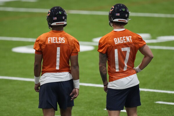 Bears training camp report: Justin Fields, offense show good and