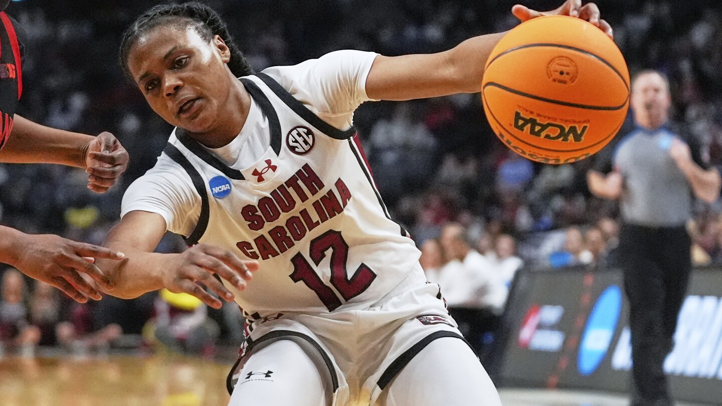South Carolina Edges Maryland 71-67, Advances to Elite Eight