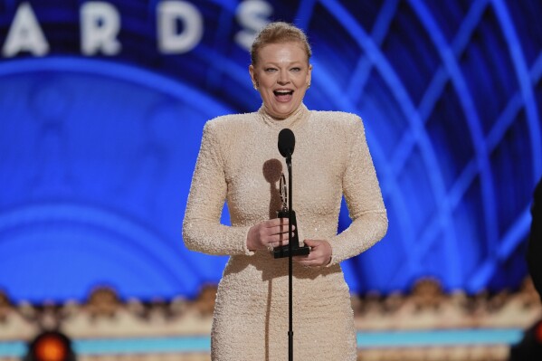 Sarah Snook accepts the award for best performance by an actress in a leading role in a play for "The Picture of Dorian Gray" during the 78th Tony Awards on Sunday, June 8, 2025, at Radio City Music Hall in New York. (Photo by Charles Sykes/Invision/AP)