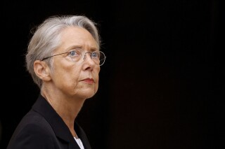 La primera ministra francesa Elisabeth Borne en París el 25 de agosto de 2023. (Christian Hartmann, Pool via AP)