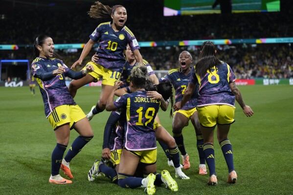 Colombia players celebrate after Manuela Vanegas scoried her side's second goal during the Women's World Cup Group H soccer match between Germany and Colombia at the Sydney Football Stadium in Sydney, Australia, Sunday, July 30, 2023. (AP Photo/Rick Rycroft)