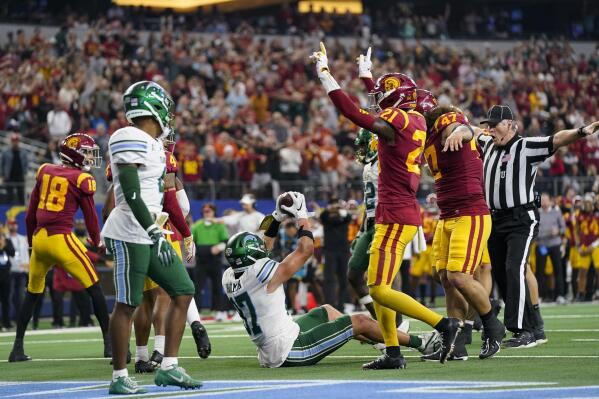 Tulane tight end Alex Bauman (87) catches a pass in the end zone during the second half of the Cotton Bowl NCAA college football game against Southern California, Monday, Jan. 2, 2023, in Arlington, Texas. The catch was ruled incomplete. The call on the field was later overturned and ruled a touchdown. (AP Photo/Sam Hodde)