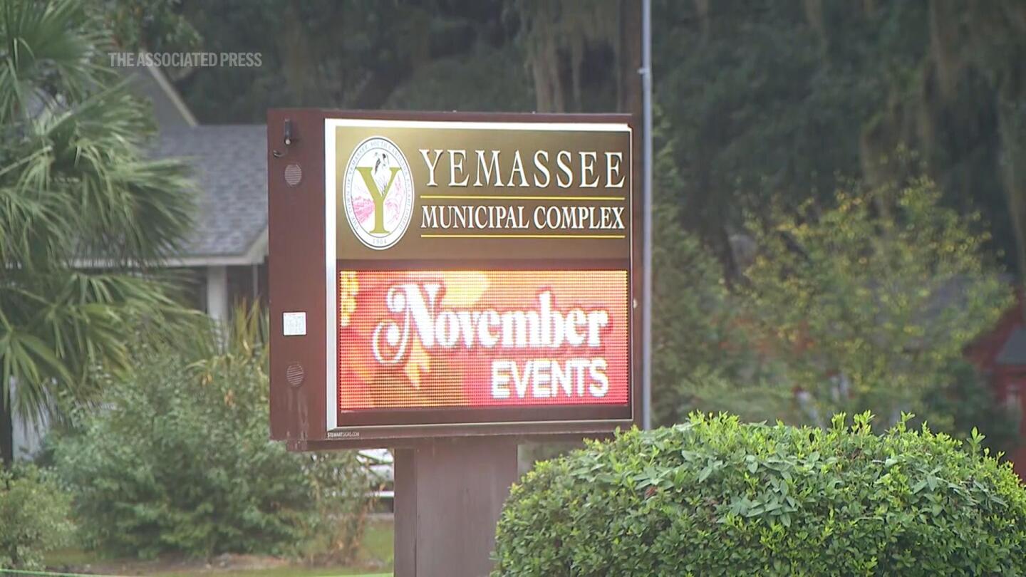 43 monkeys escape from a South Carolina medical lab. Police say there is no serious danger