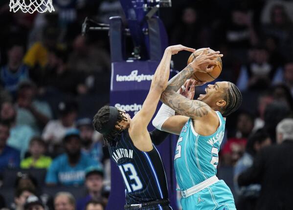 Magic hold off Hornets