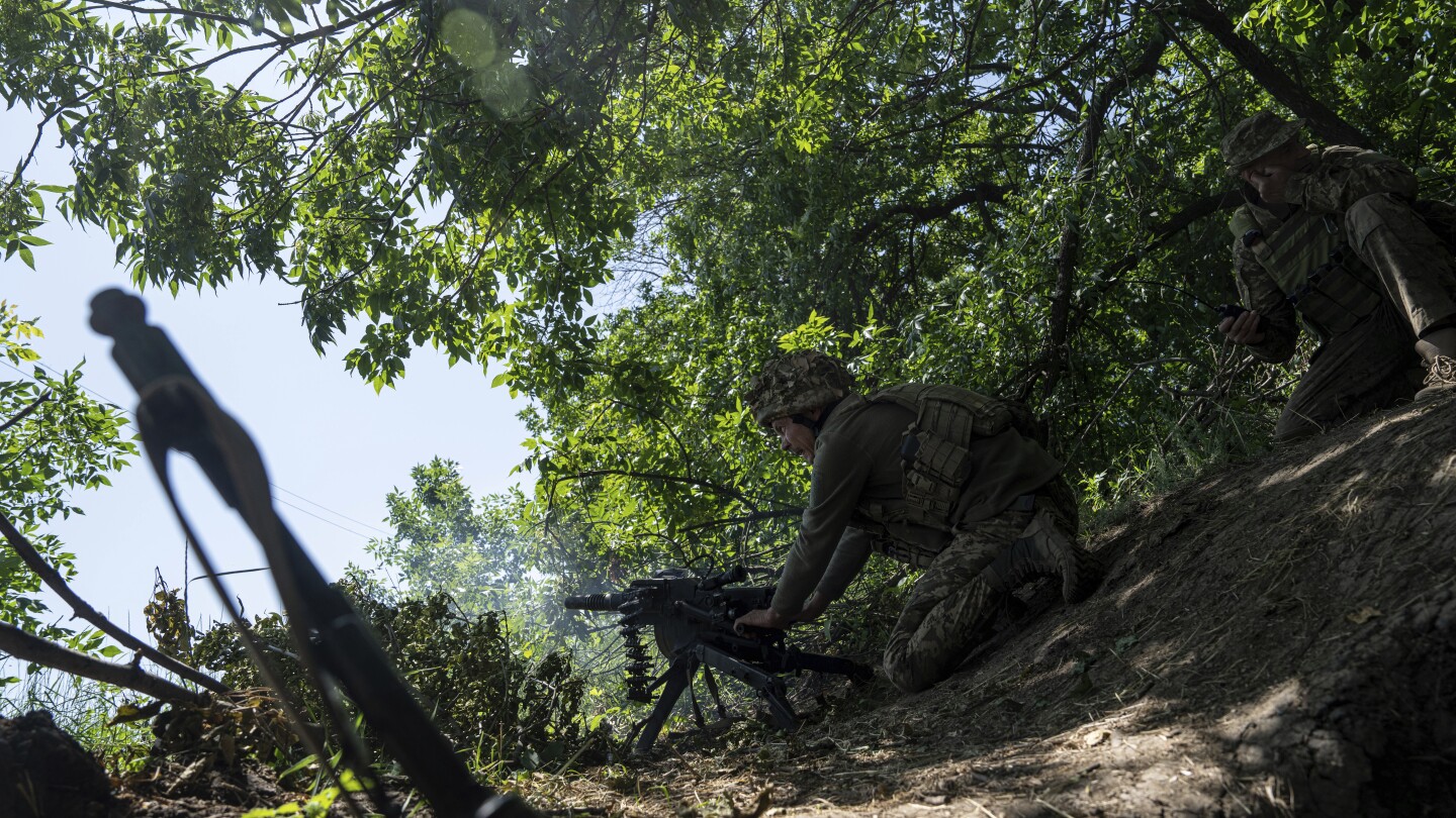 Украинските сили нямат достатъчно артилерия, за да се бият с Русия. Ключово изтегляне в събота показва, че