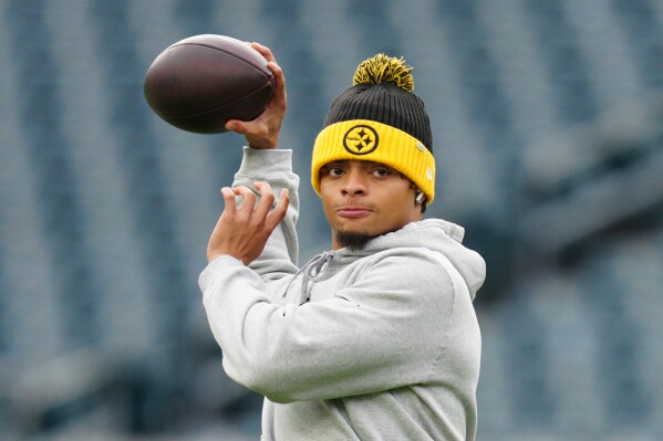 Pittsburgh Steelers quarterback Justin Fields (2) in action during an NFL football game against the Philadelphia Eagles, Sunday, Dec. 15, 2024, in Philadelphia. (AP Photo/Derik Hamilton, File)