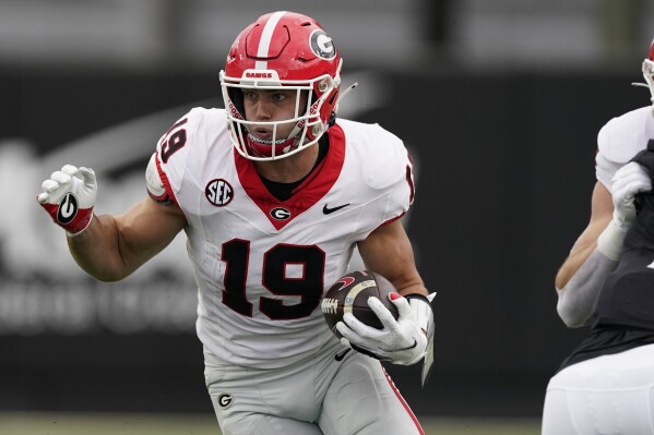 Georgia star TE Brock after ankle 1 | for surgery Bulldogs AP No. Bowers News returns