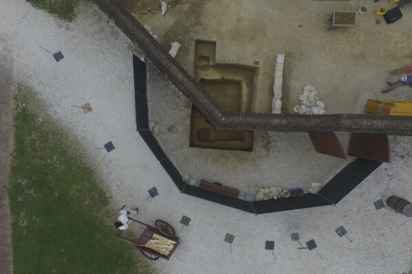 This 2023 photo provided by Colonial Williamsburg Foundation shows staff members from the Colonial Williamsburg museum excavating the remains of Confederate soldiers from the Civil War in Williamsburg, Va. (Colonial Williamsburg Foundation via AP)