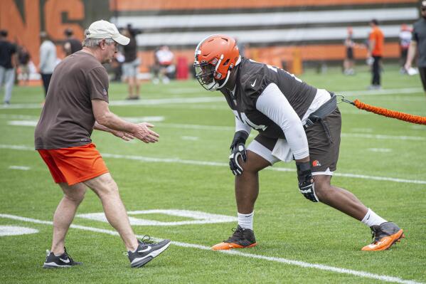 Extra-large Browns rookie Dawand Jones set for colossal MNF matchup against  Steelers star T.J. Watt