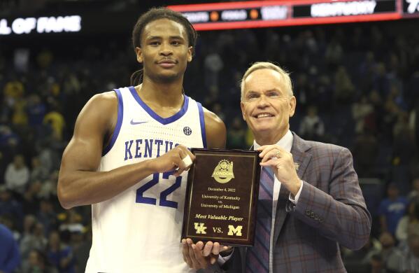 Kentucky Wildcats' Cason Wallace (22) receives the award as the most valuable player of the NCAA basketball game between Michigan Wolverines and Kentucky Wildcats at the O2 Arena, in London, Sunday, Dec.4, 2022. (AP Photo/Ian Walton)