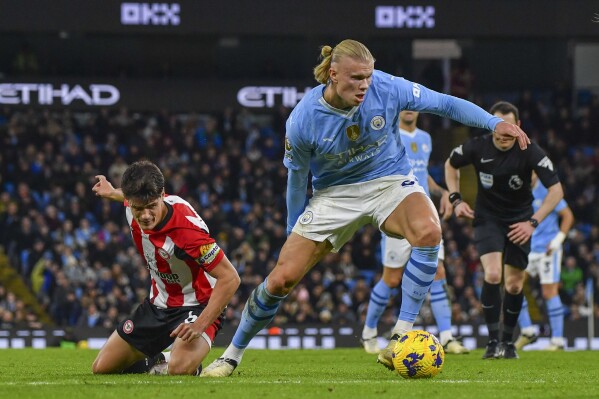 Manchester City's Erling Haaland, right, duels for the ball with Brentford's Christian Norgaard during the English Premier League soccer match between Manchester City and Brentford at the Etihad stadium in Manchester, England, Tuesday, Feb. 20, 2024. (APPhoto/Rui Vieira)