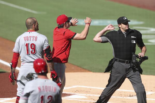 Joey Votto, David Bell ejected in wild Cincinnati Reds loss vs Padres