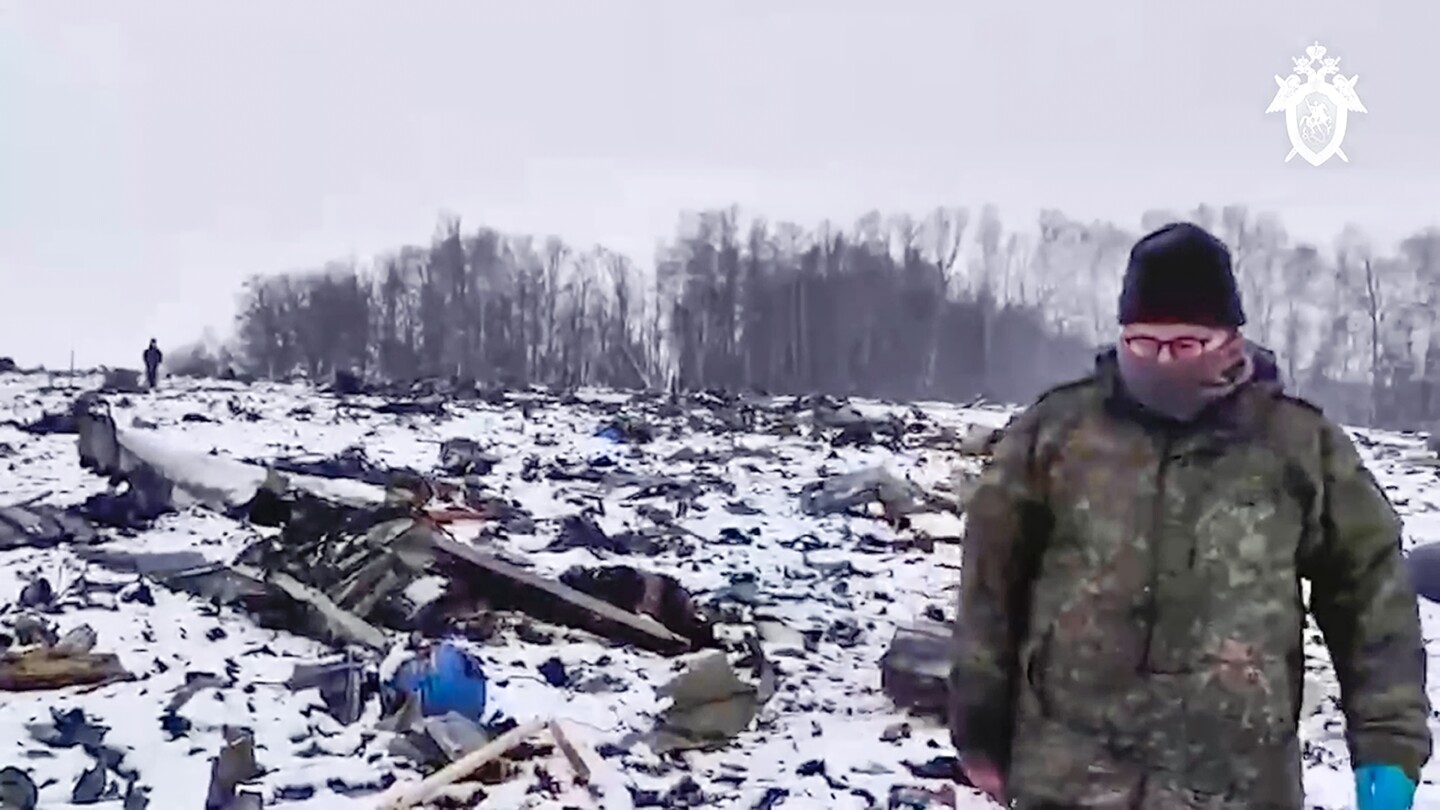 Украйна казва, че няма доказателства за твърдението на Русия, че десетки военнопленници са загинали при самолетна катастрофа