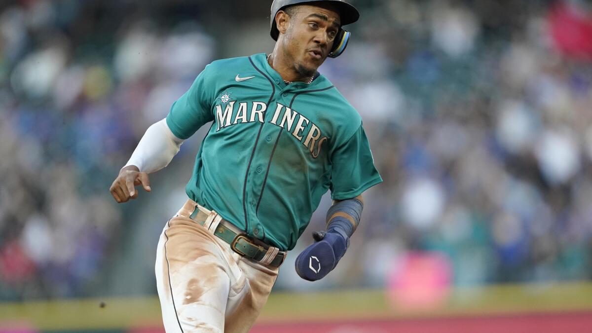 Suárez homers in 11th as Mariners top Blue Jays 5-2 - The Columbian