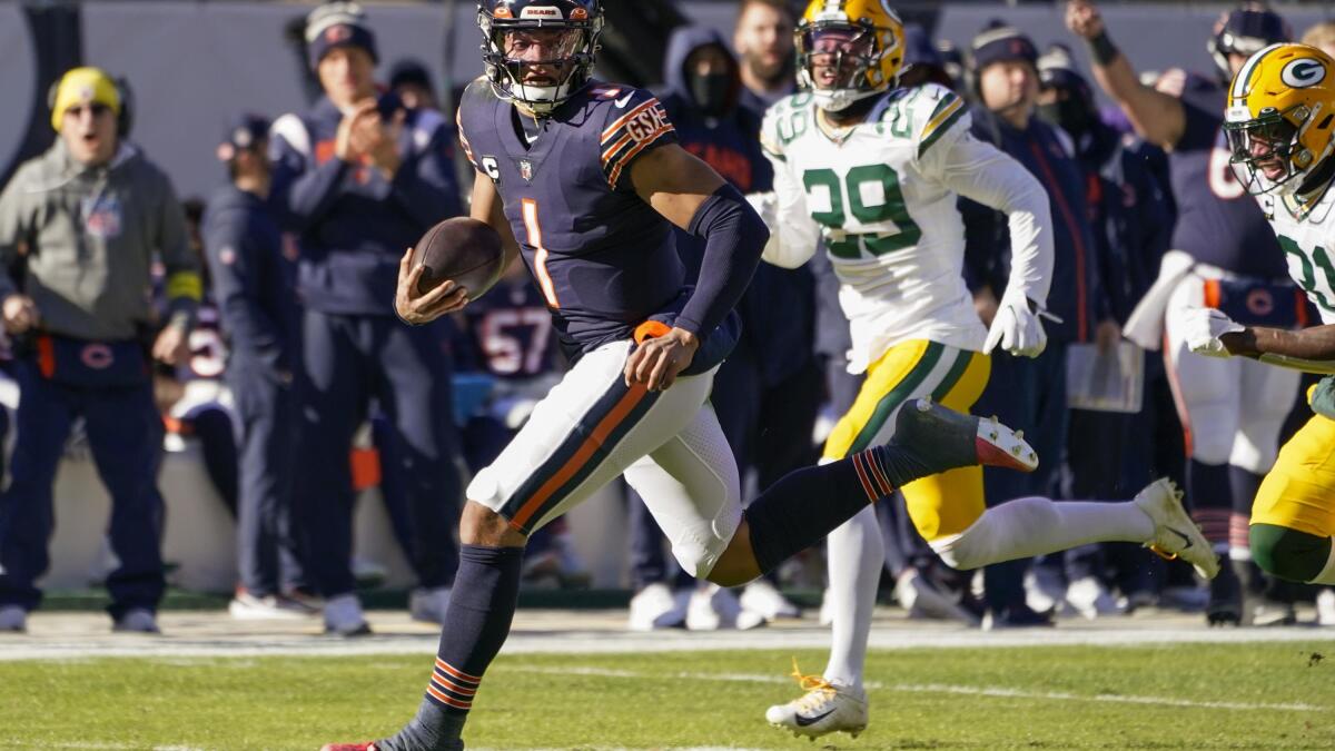 Justin Fields is the 1st Bears QB with 1,000 yards rushing in a season -  Windy City Gridiron