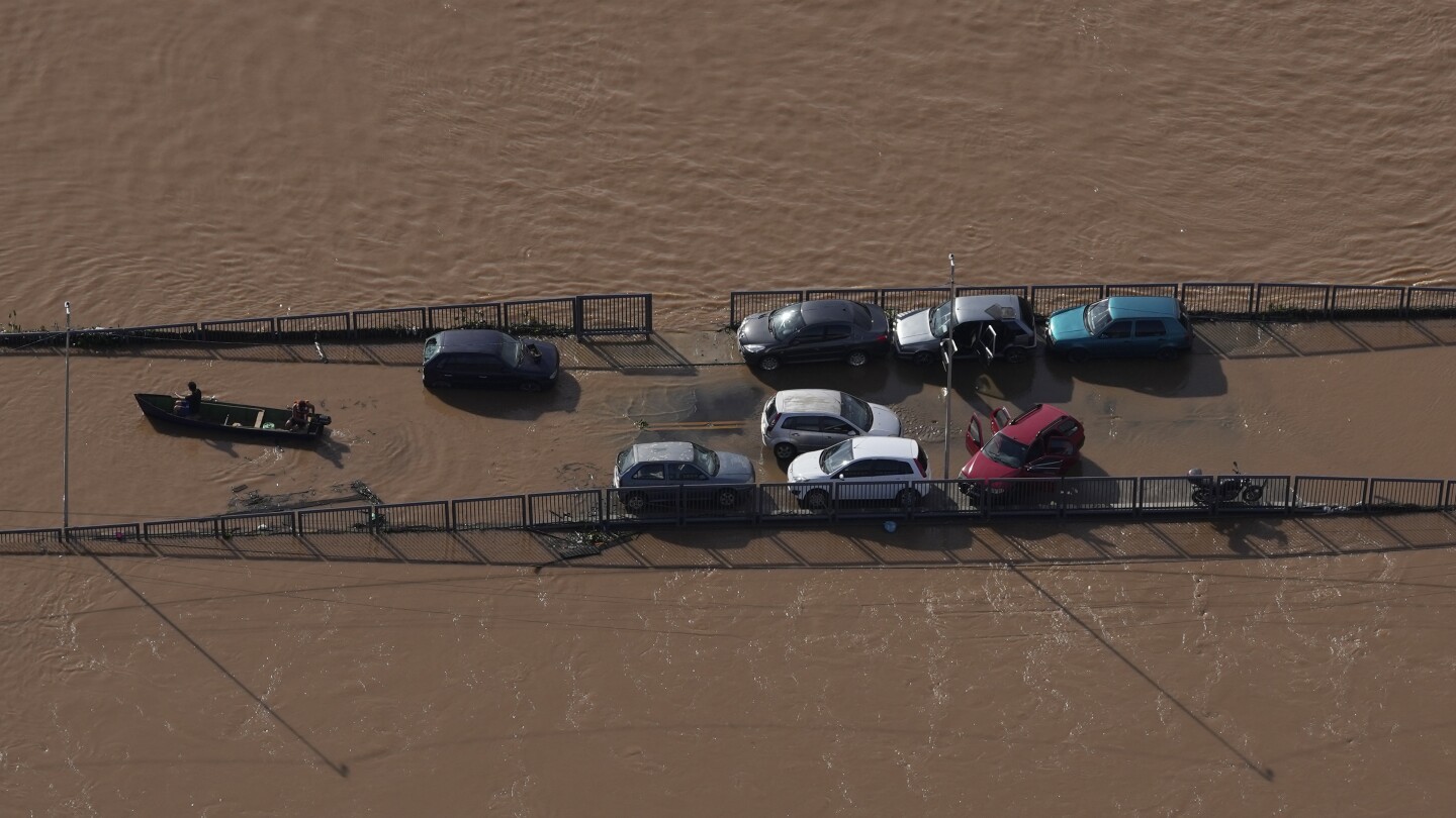Южная Бразилия все еще страдает от наводнений и сталкивается с риском новых ураганов