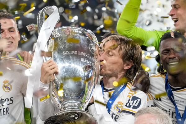 Real Madrid's Luka Modric kisses the trophy after winning the Champions League final soccer match between Borussia Dortmund and Real Madrid at Wembley stadium in London, Saturday, June 1, 2024. (AP Photo/Kirsty Wigglesworth)