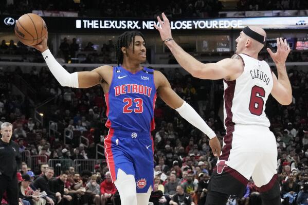 Detroit Pistons send 2 veterans to Knicks for 4 players, 2 draft