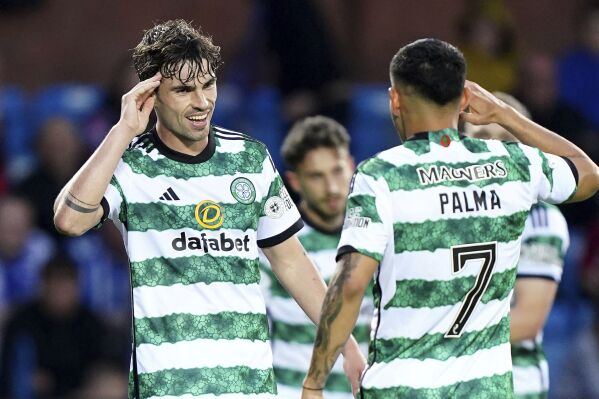 Celtic's Matt O'Riley, left, celebrates with Adam Idah after scoring their side's fifth goal of the game during the Scottish Premier League soccer match between Celtic Glasgow and Kilmarnock at The BBSP Stadium Rugby Park, in Kilmarnock, Wednesday May 15, 2024. (Jane Barlow/PA via Ǻ)