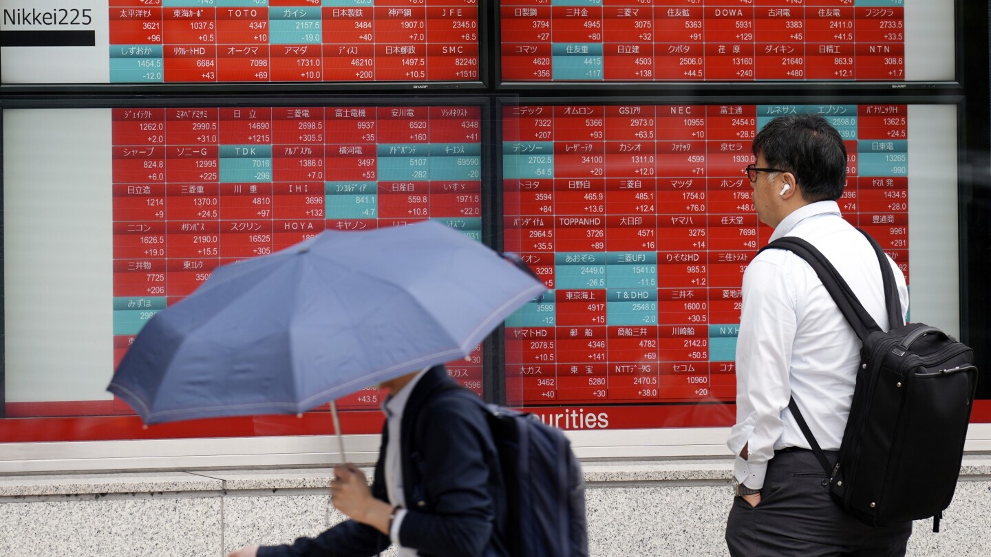 Фондов пазар днес: Азиатските акции следват падането на Wall St. Повечето пазари в региона затварят за празник